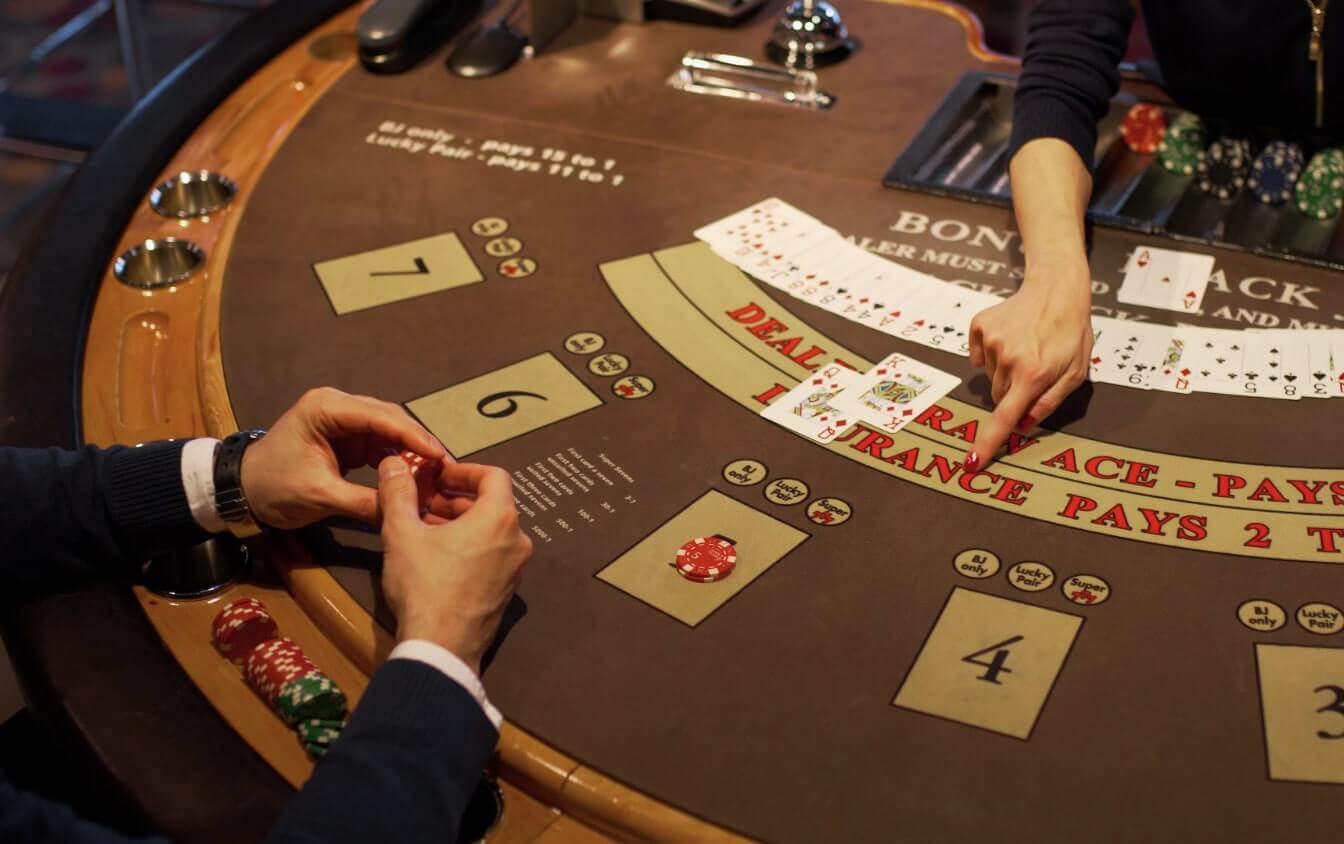 ⭐ Najlepšie filmy o kasíne: 3 nestarnúce klasiky zo sveta hazardu